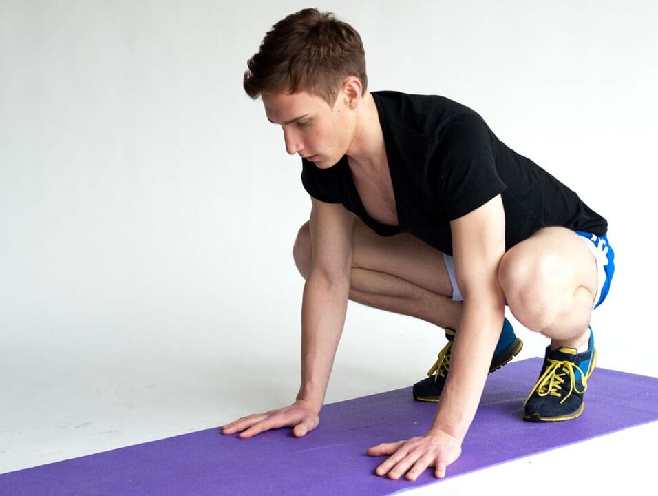 Exercicio Ra para adestrar os músculos pélvicos dun home
