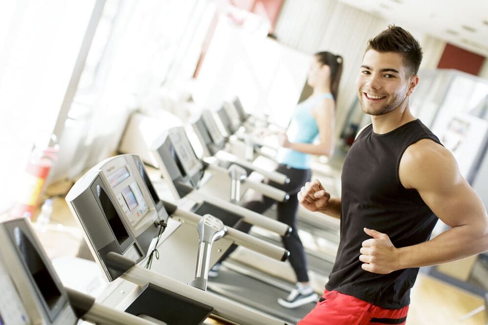 Os exercicios de cardio axudan a un home a acelerar a súa circulación sanguínea